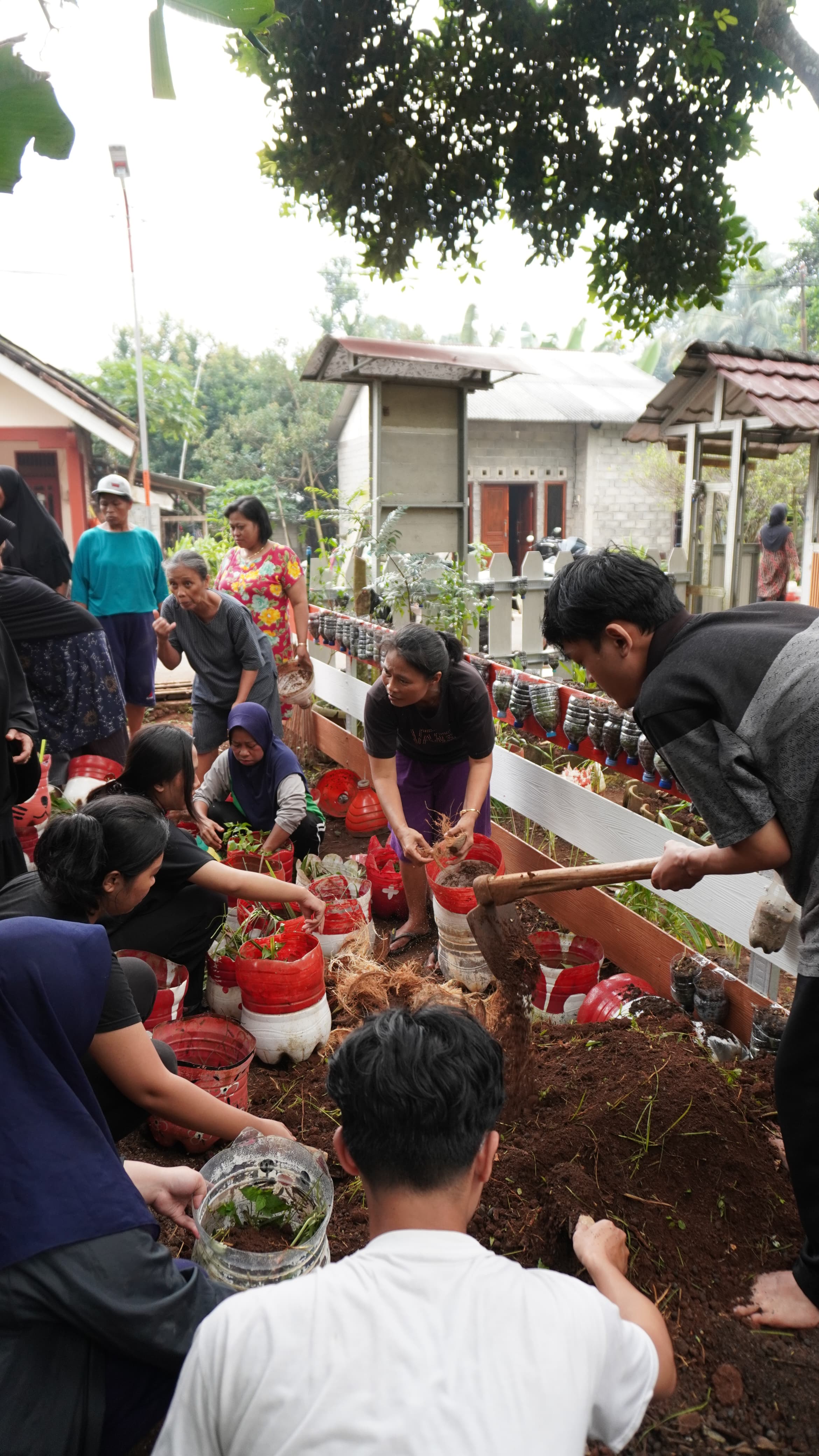 Penanaman Bibit RT 05